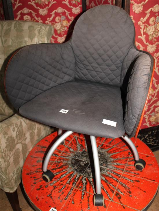 Saddle desk chair